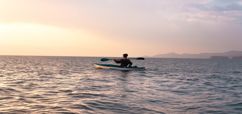 Icon of a man kayaking